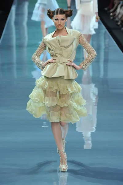 Look 15